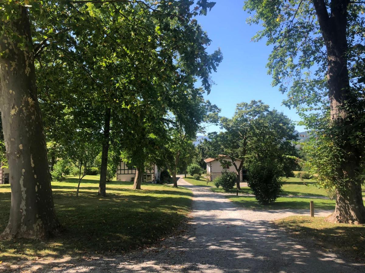 Вилла Domaine Harrieta Saint-Jean-le-Vieux  Экстерьер фото