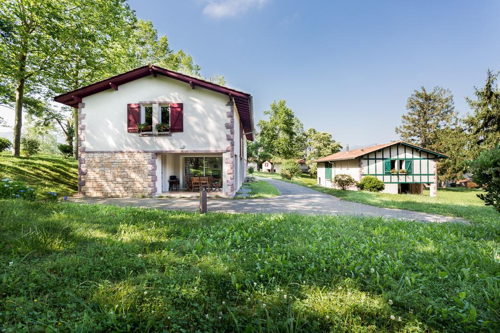 Вилла Domaine Harrieta Saint-Jean-le-Vieux  Экстерьер фото